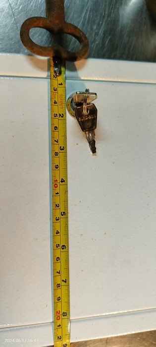 Drzwiczki rewizyjne.