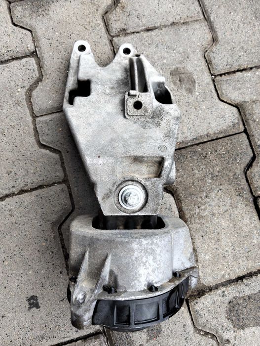 Łapa silnika BMW g20 g21