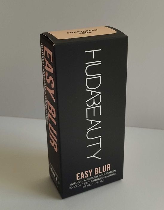 Podkład Huda Beauty Easy Blur