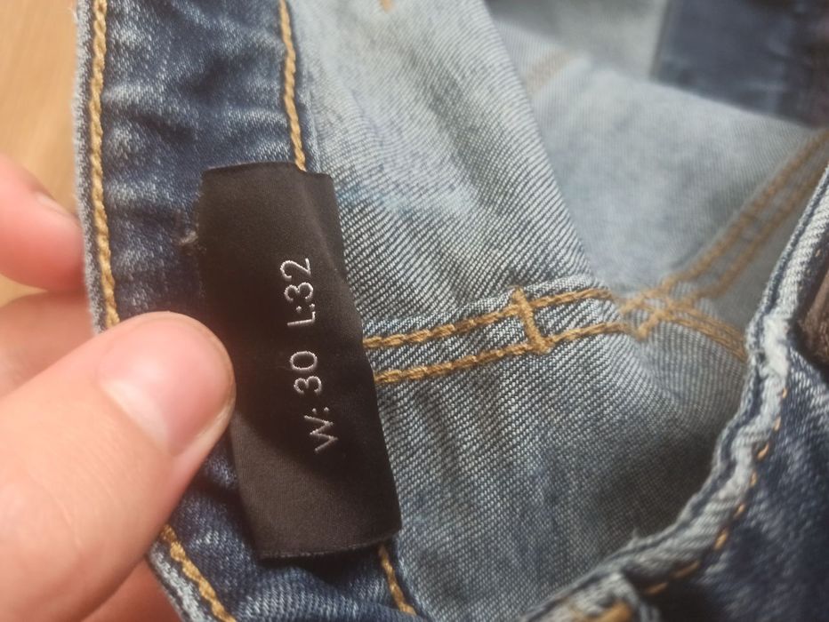 Emporio Armani W30 L 32