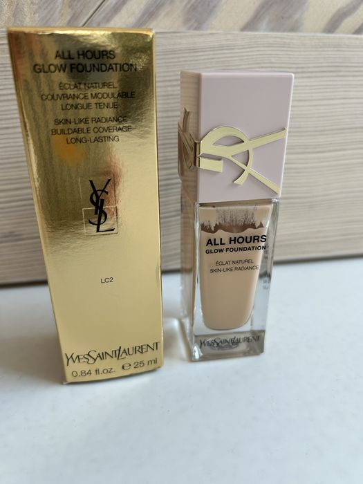 YSL All Hours Glow podkład LC2
