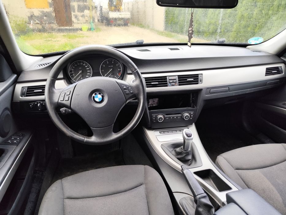 BMW e90  318i 1.8 benzyna czarna sprowadzona