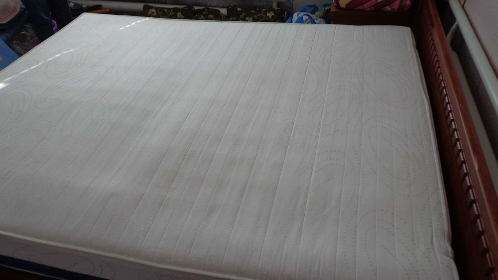 Матрац 200 на 160 см.