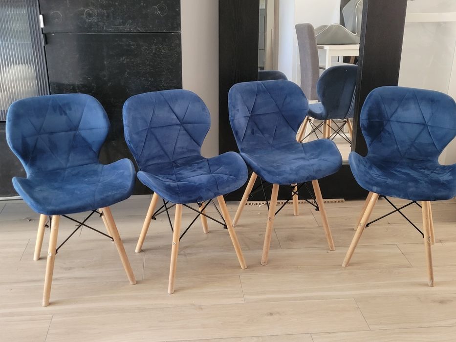 Krzesła +pufa komplet