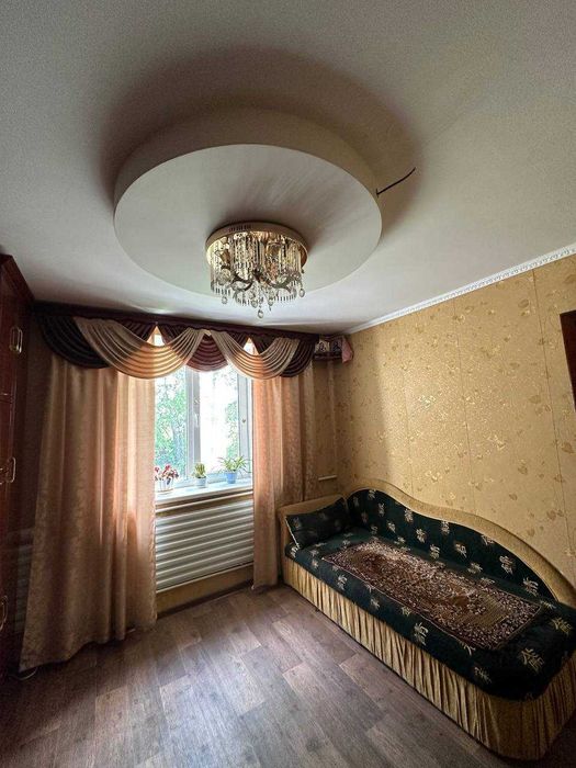 Продам трикімнатну квартиру з автономним опаленням у с. Рівнопілля