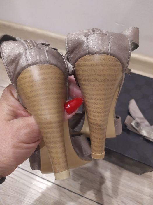 Sandały na obcasie Nowe 38