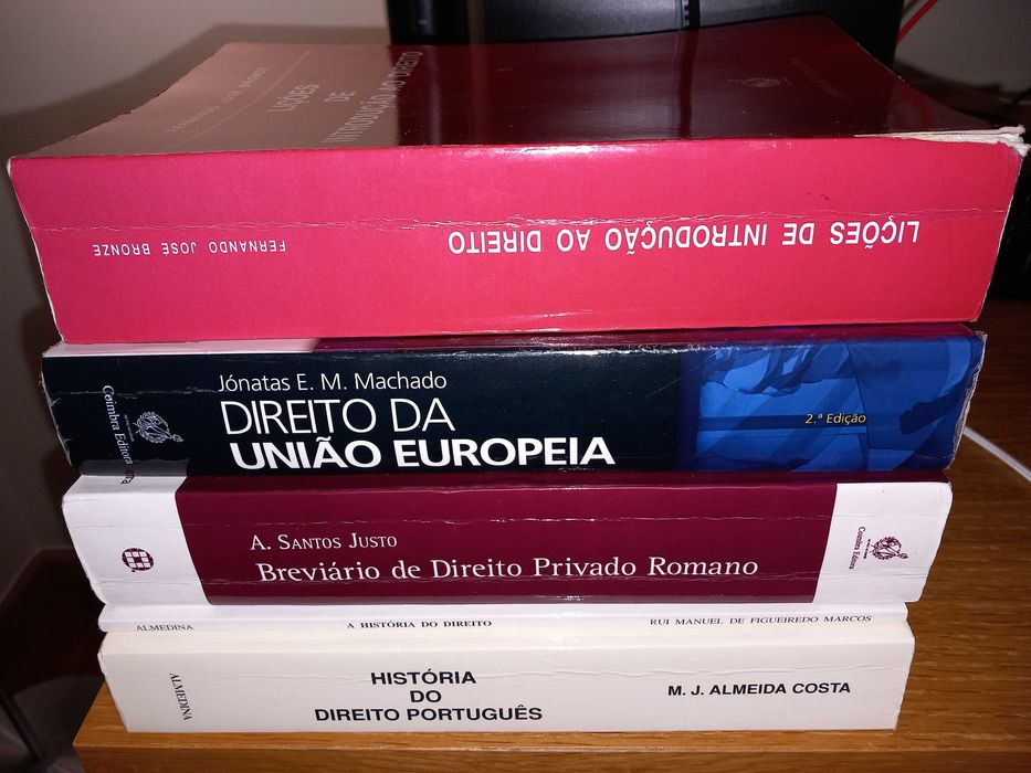Manuais de Direito em bom estado