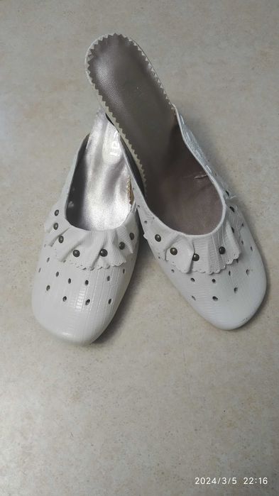 Босоножки женские