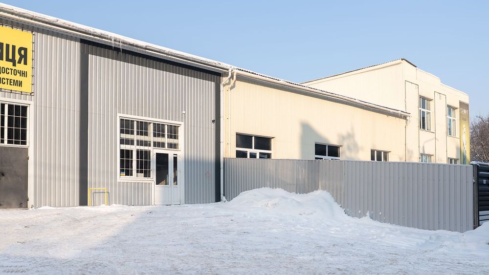 Продаж фасадне приміщення магазин склад 103,6 м2 вул. Довженко ремонт