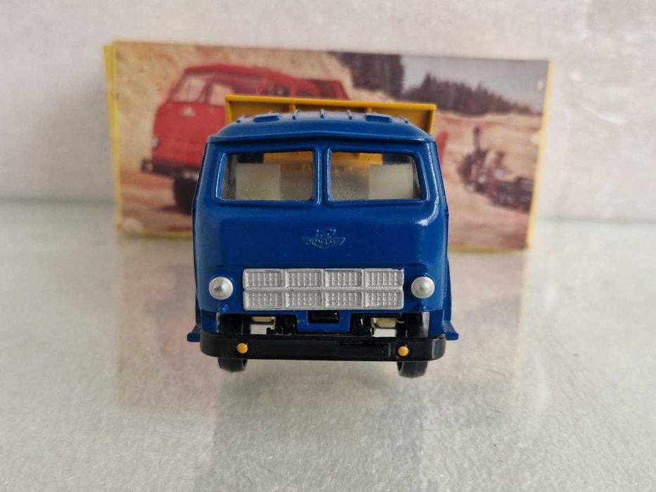 МАЗ - 503 самосвал с коробкой модель 1:43 сделано в СССР машинка