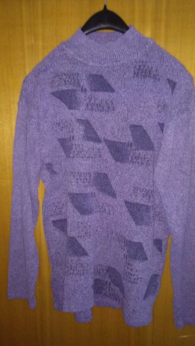 Свитер 50-52 р., состояние идеальное.