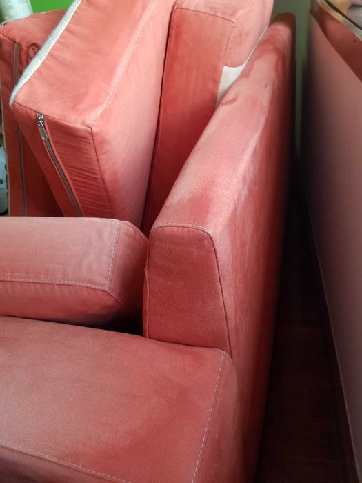 Sofá de 2/3 lugares, cor coral/pêssego (medidas: 1,80x0,85x0,85)