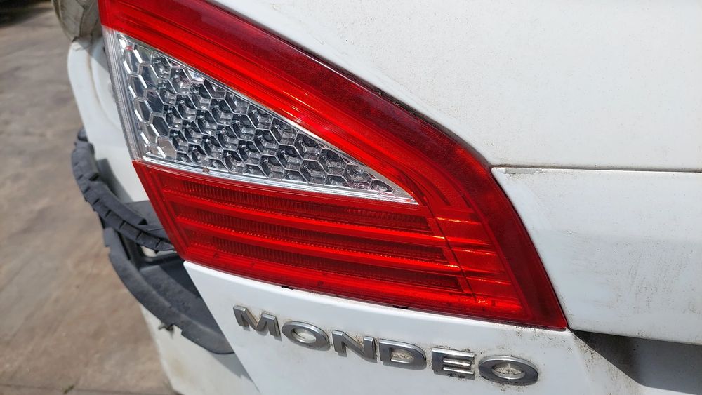 Farolim da mala esquerdo FORD Mondeo IV (BA7)