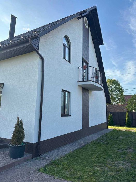 Просторий будинок 190 м² на 12 сотках у тихій зеленій локації