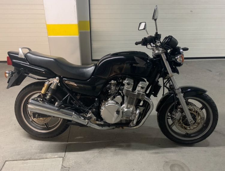 Honda seven fifty 1993 apenas 22.000km. Como nova. Revisão na Honda