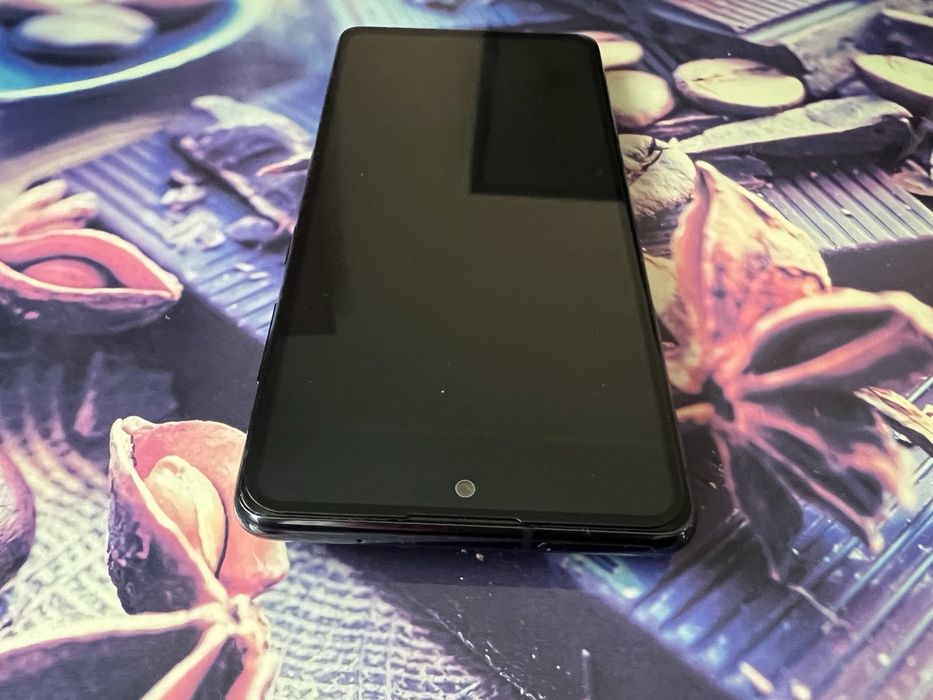 Samsung galaxy s20fe 5g w idealnym stanie