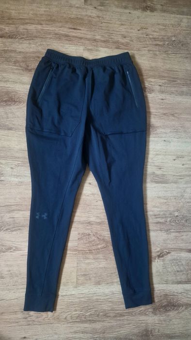 Under Armour rozmiar M spodnie sportowe męskie