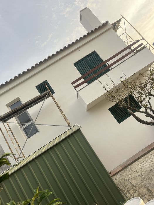 Fazemos capoto, pinturas  , barramento com rede e acabamento acrilico!