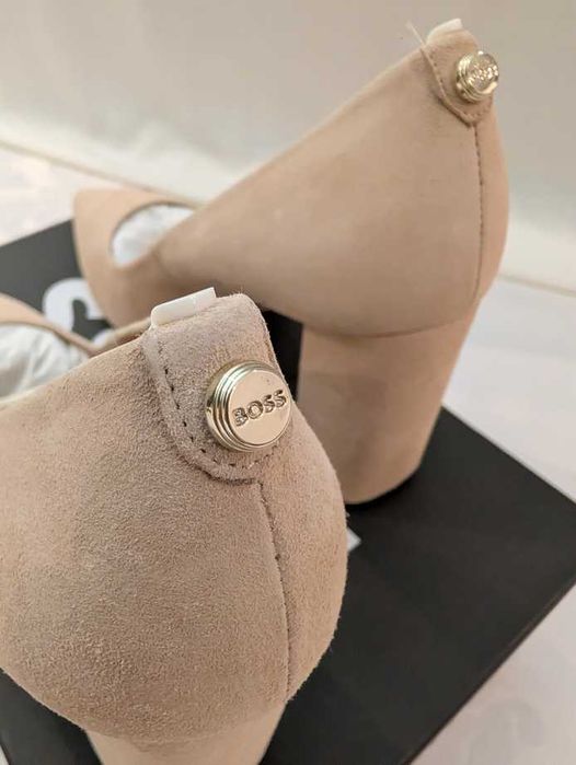 Sapatos BOSS em pele - NOVOS