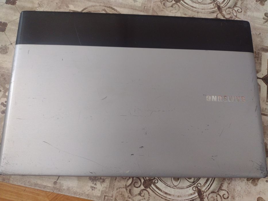 Samsung rv513 на деталі