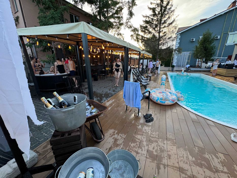 Подобова оренда великого будинку в Києві. НР Вільно, Банкетна зала