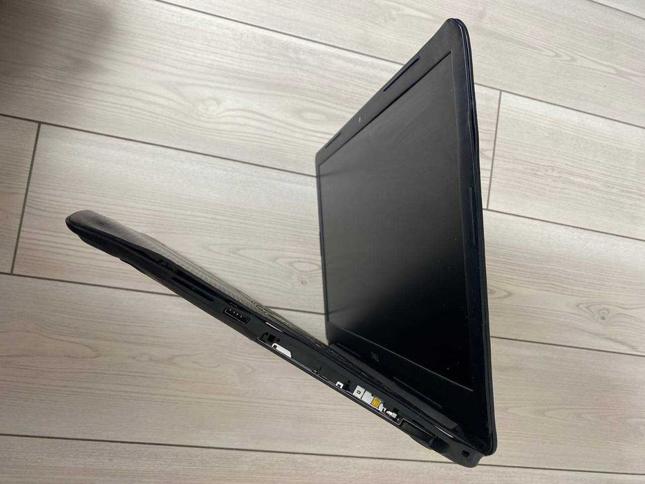 Ноутбук Dell Inspiron 3780 17,3 Core i3-8145U/DDR4-8Gb на запчастини