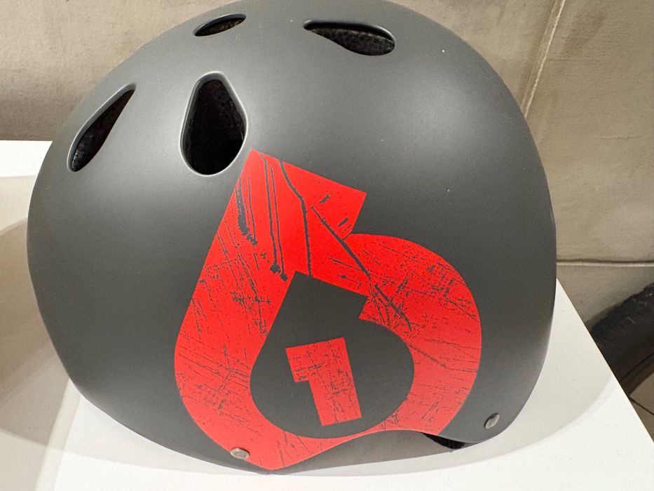 Kask na BMX lub rolki SISIXONE