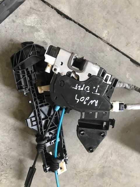 Fecho de porta tras direito mercedes w 204