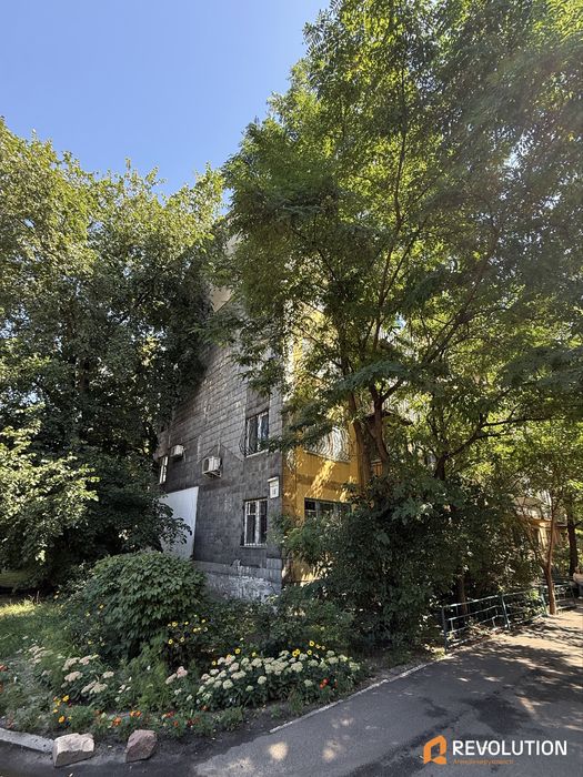 Без% , продаж 1 кімнатної квартири Бульвар Верховної Ради 18а, метро