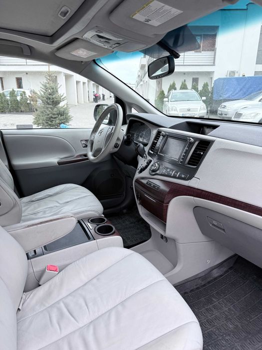 Toyota Sienna 2011