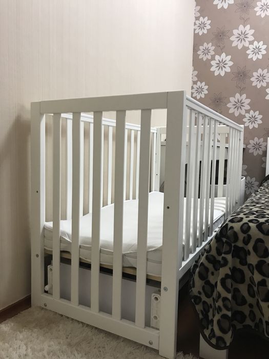 Продам дитяче ліжечко Veres ЛД-13 з маятниковим механізмом.