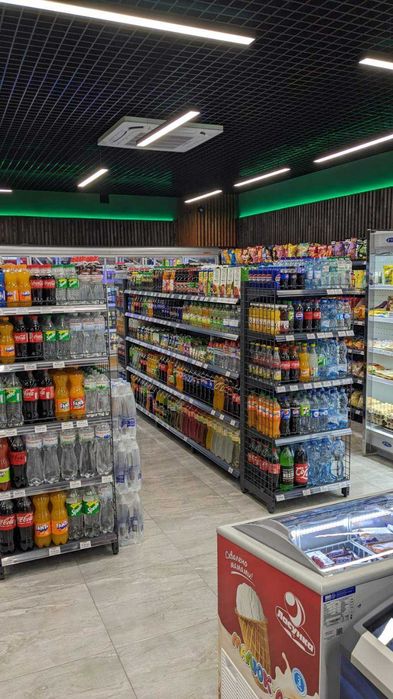 Торгове обладнання в магазин. Стелажі торгові. Каси прилавки. Кондитерські стелажі. Хлібні стелажі. Вітрини для випічки