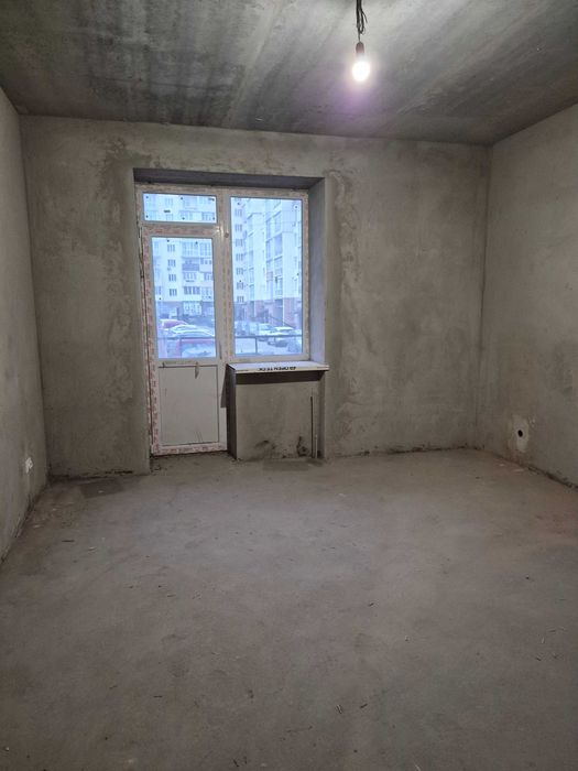 Продаж квартири під комерцію або житло.