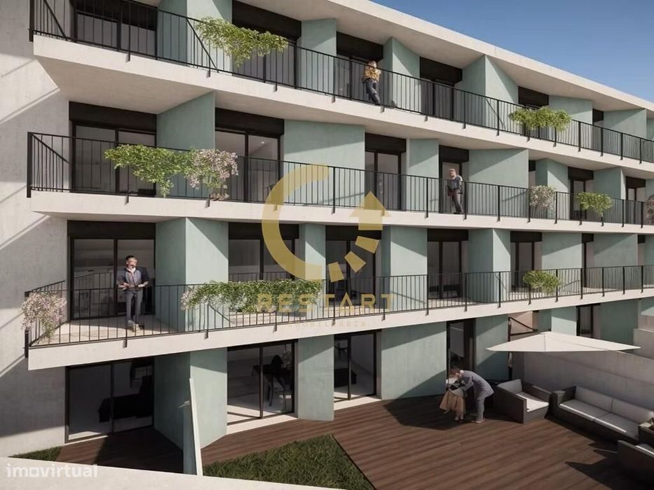 Studio T0 com varanda e lugar de garagem em Costa Cabral