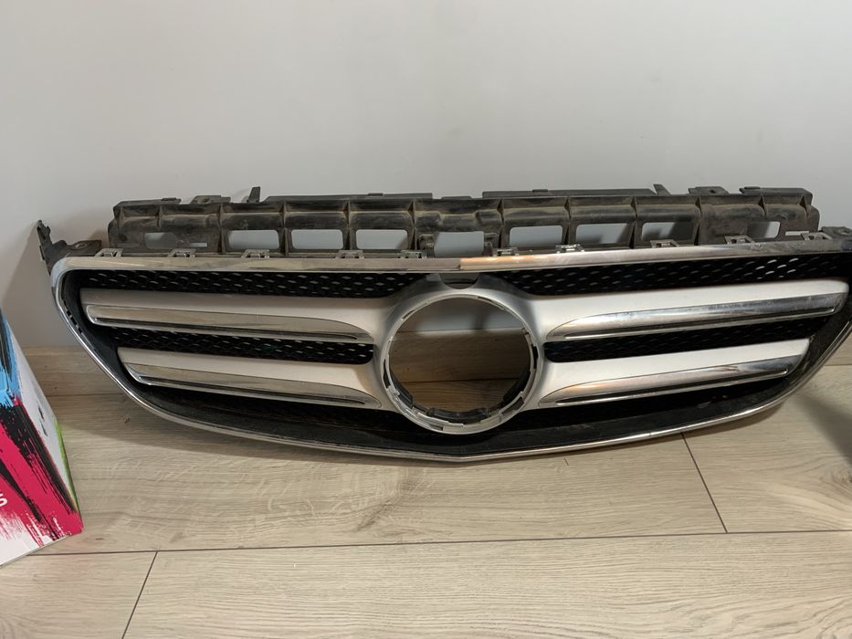 Atrapa do Mercedesa-Benz e220 w 213