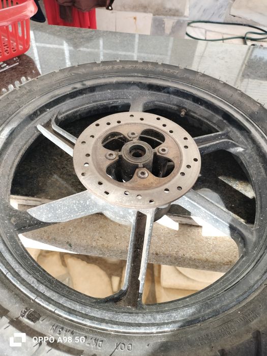 Pneu frente moto