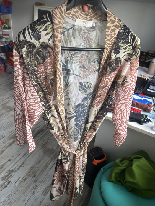 Cream kimono z paskiem w kolorach ziemi narzutka pareo na plaze