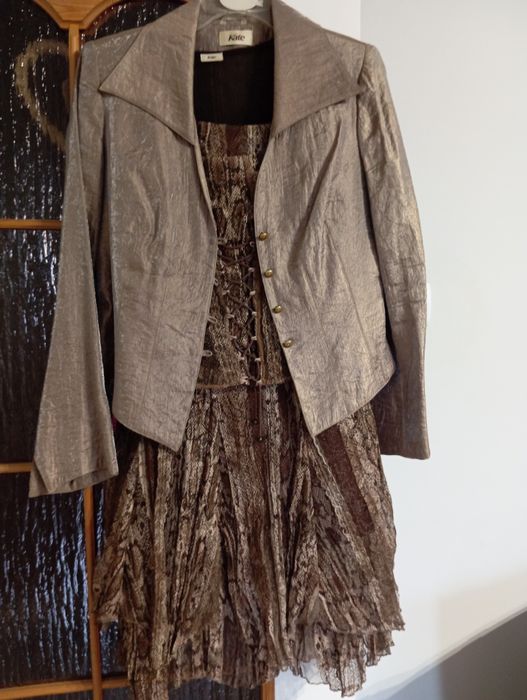 Komplet trzy częściowy: Żakiet, bluzka i spódnica