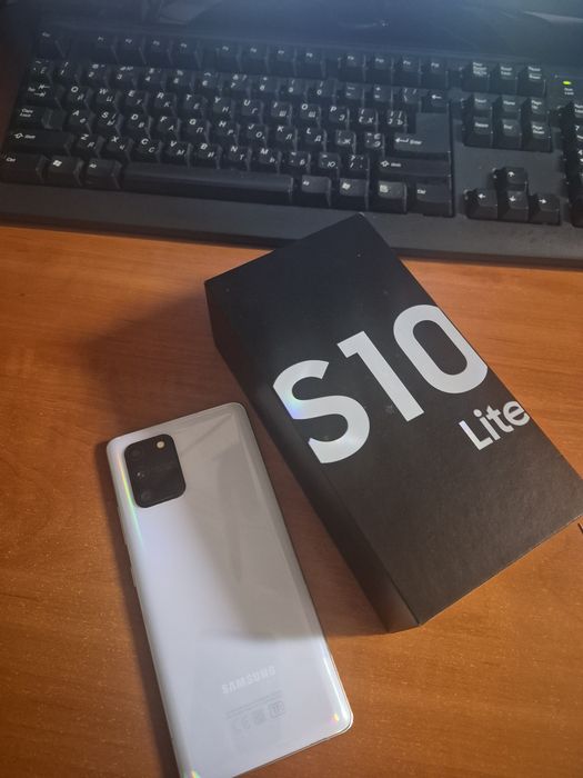 Смартфон Samsung S10 lite