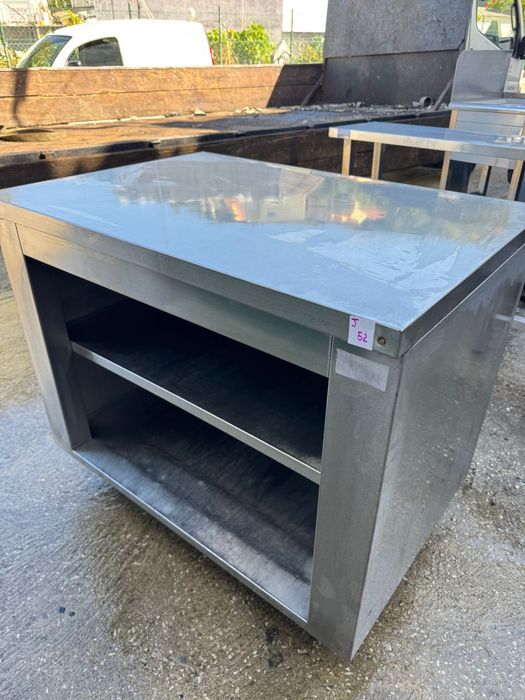Bancada de inox com prateleiras