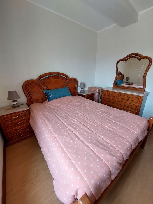 Mobília Quarto Casal – Cama + 2 Mesas de Cabeceira + Cómoda
