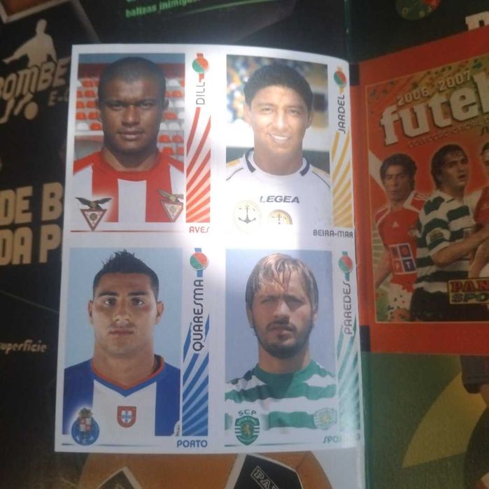 Caderneta liga 2006/07 com muitos cromos como nova