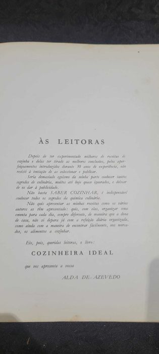 Livro Antigo "Cozinheira Ideal" - Alda de Azevedo (1974)