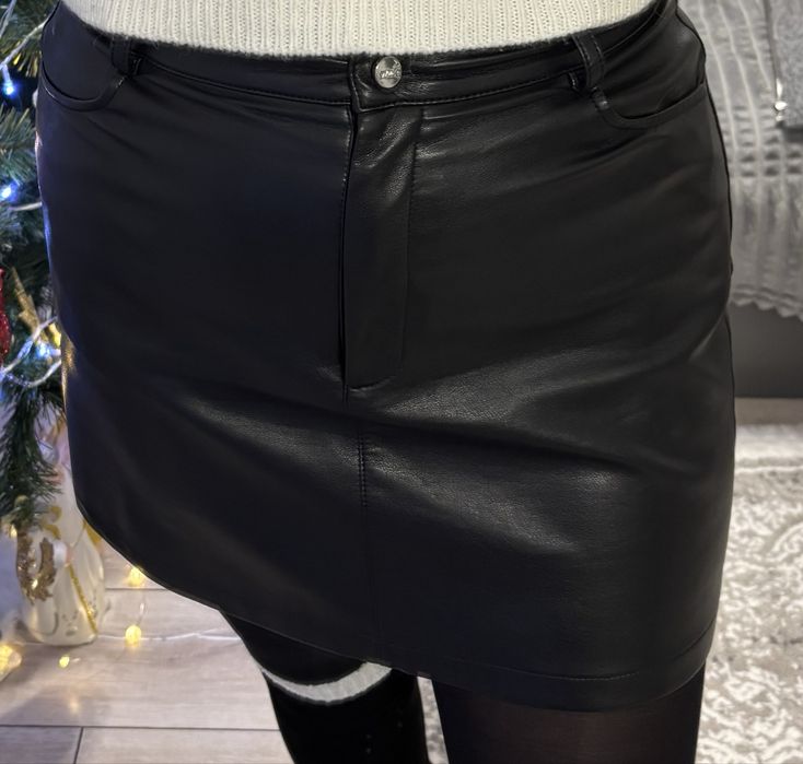 Жіноча шкіряна спідниця