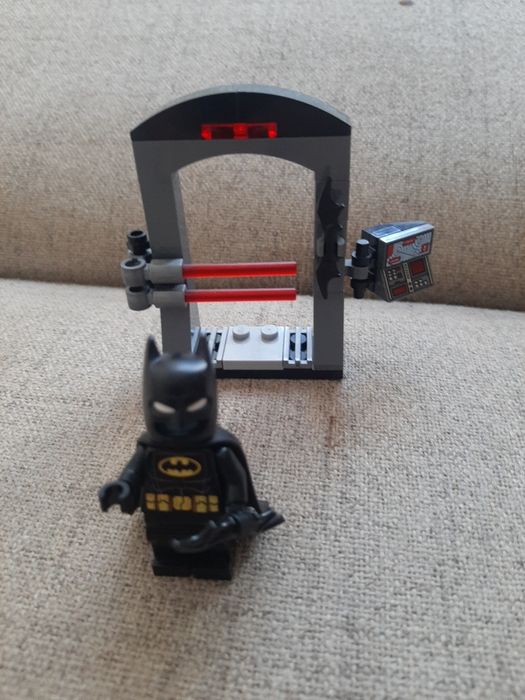Lego kostium Batmana i mini budowla z zestawu 30726