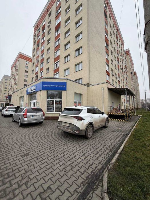 Фасадне приміщення на оренду