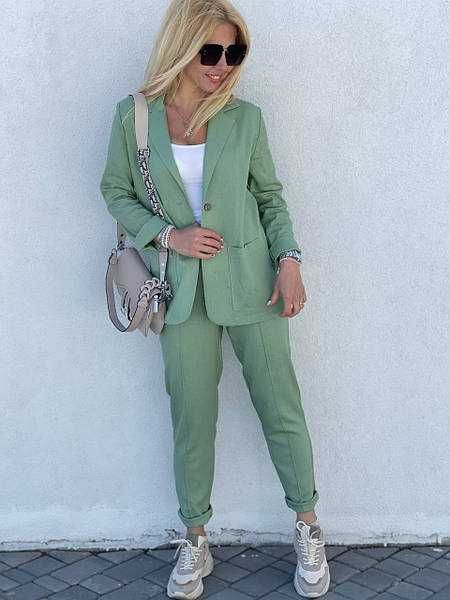 Ткань зеленого цвета на платье или костюм размер 3 м на 1,40 новая