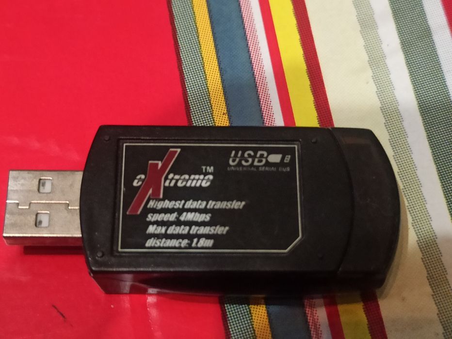 Анфра червоний порт для комп'ютера