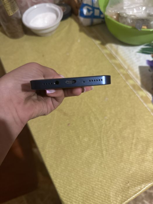 андроїд у корпусі iphone 15 pro max