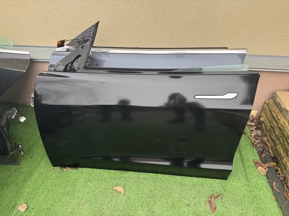 Двері tesla model 3 , model Y